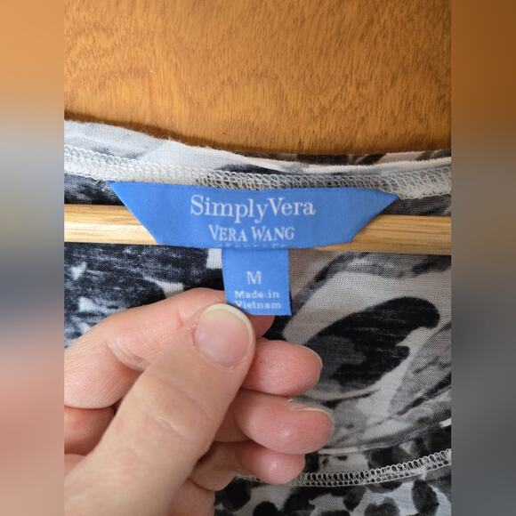 Simply Vera by Vera Wang Black White and Grey Short Sleeve Floral Vneck Blouse - Picture 5 of 7